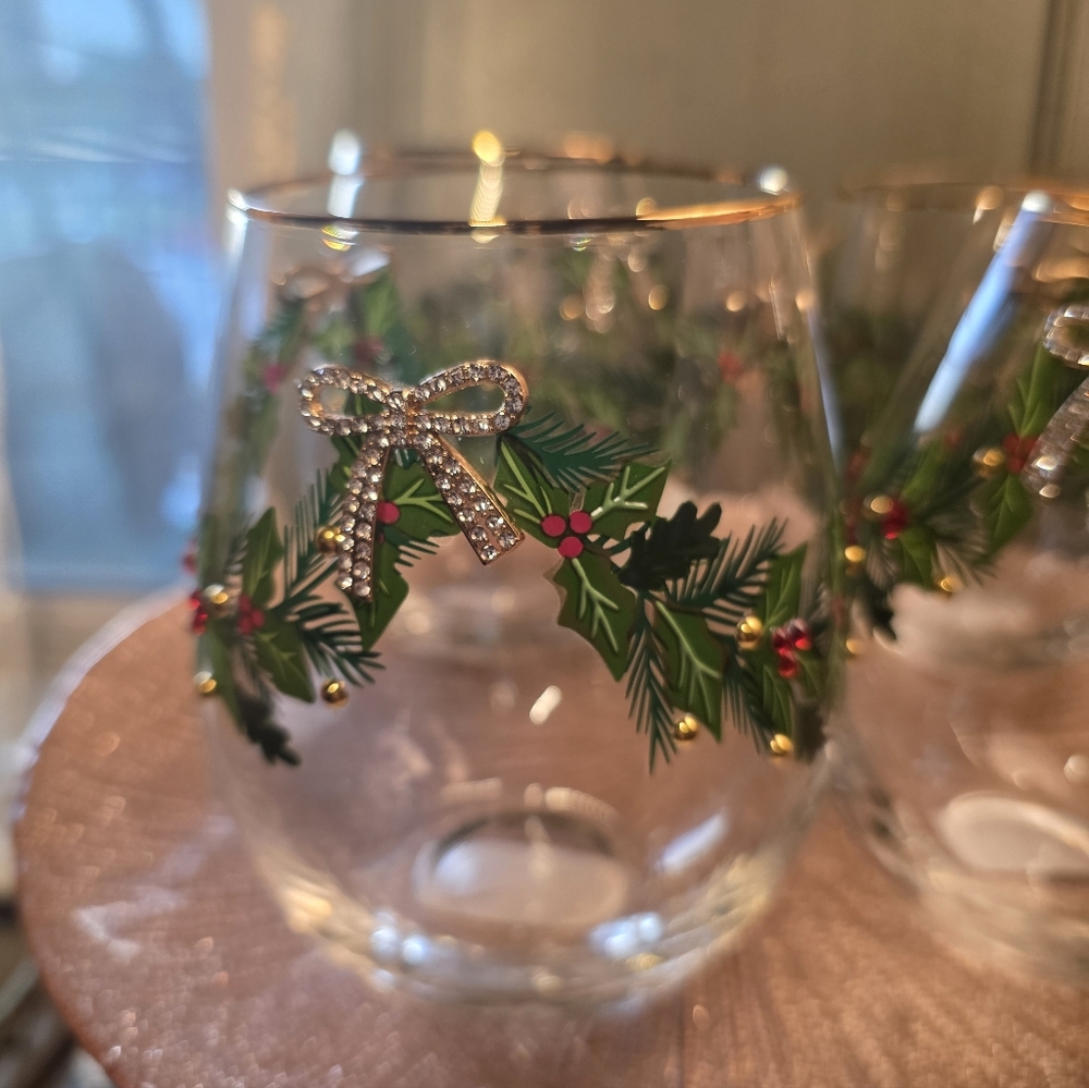 Festive Holiday Set Of 4 Glasses with  Bow Accents